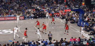 ?强无敌！浓眉首秀半场13中9砍24分13板5助3帽 正负值+17